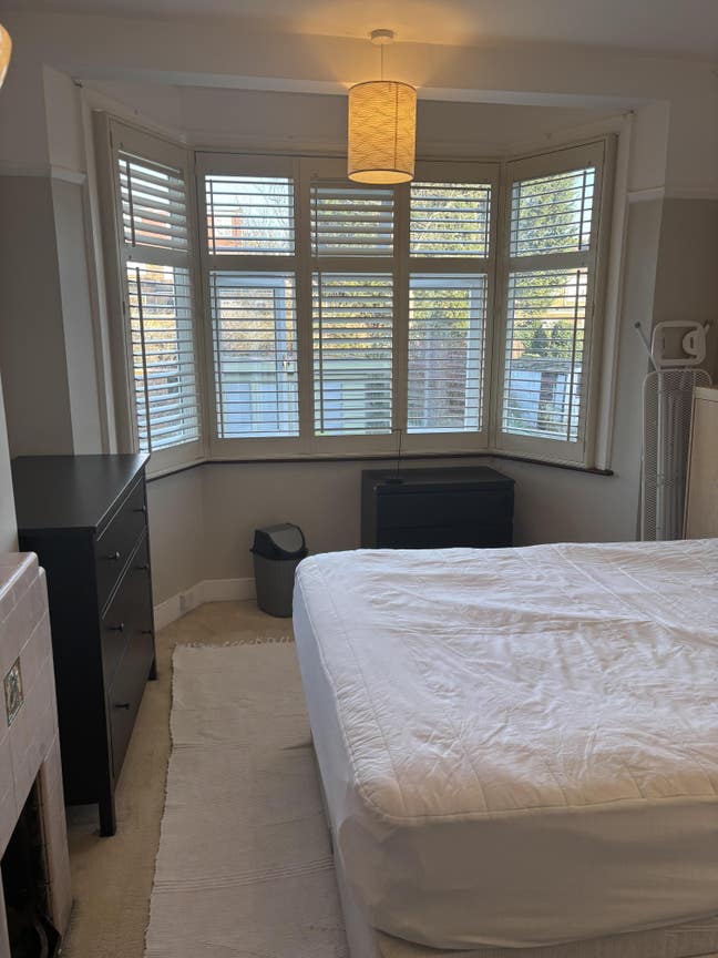 Sunny, Double Room, facing lovely back garden Main Photo