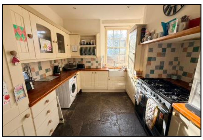 Double bed sitting room, Bathroom, shared Kitchen Main Photo