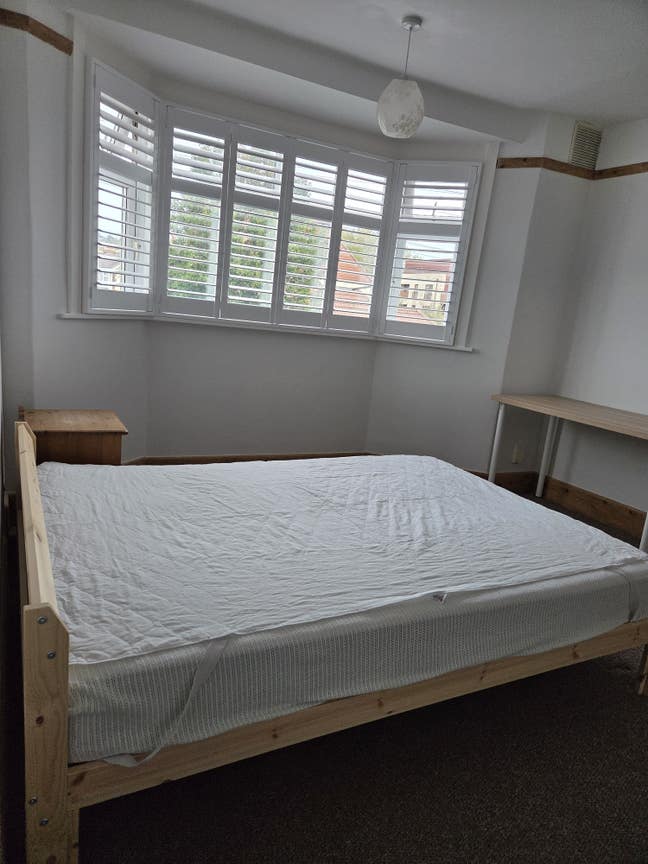 Spacious room in quiet street in Portchester Main Photo