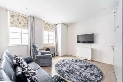 Top-Floor Studio Portered Block Walk 2 Paddington Main Photo