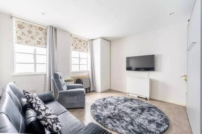 Top-Floor Studio Portered Block Walk 2 Paddington Main Photo