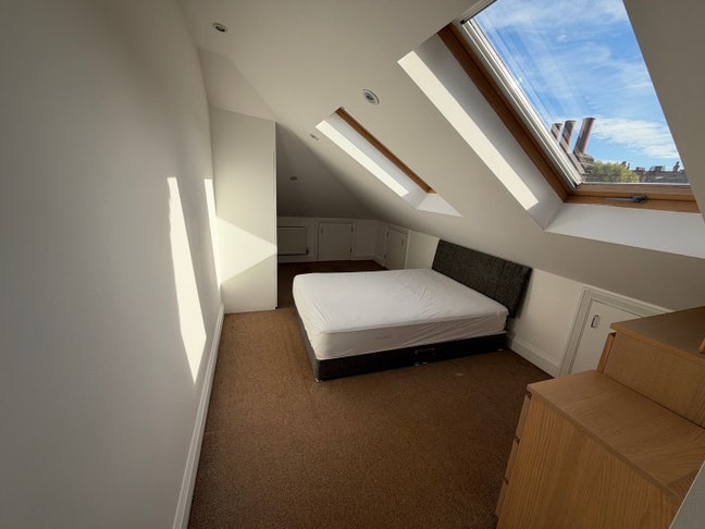 Double room to let in West Hampstead Main Photo