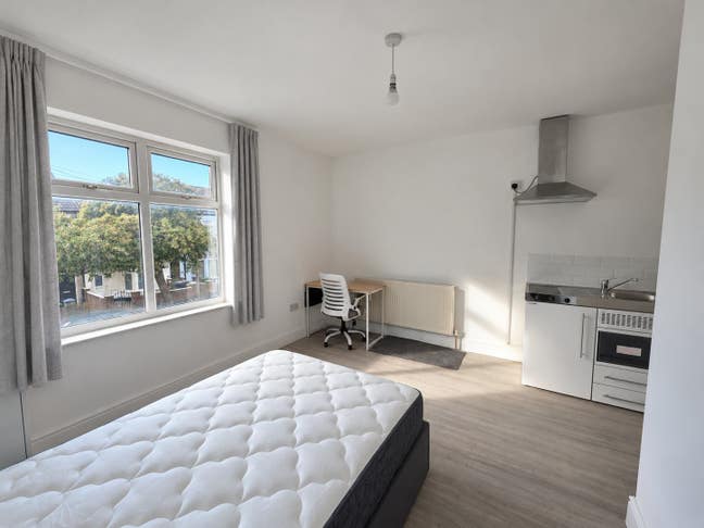 Brand New En-suite Rooms & Studios | Open House Main Photo