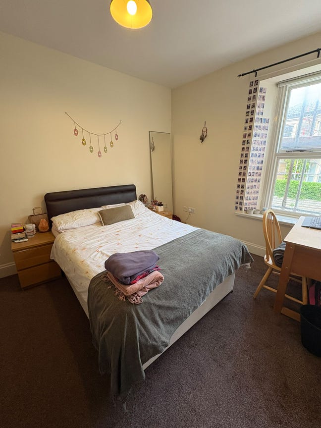 Spacious double bedrooms in Cliftonwood Main Photo
