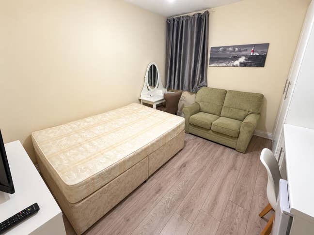Double Room Available in Seven Sisters N15 *.* Main Photo