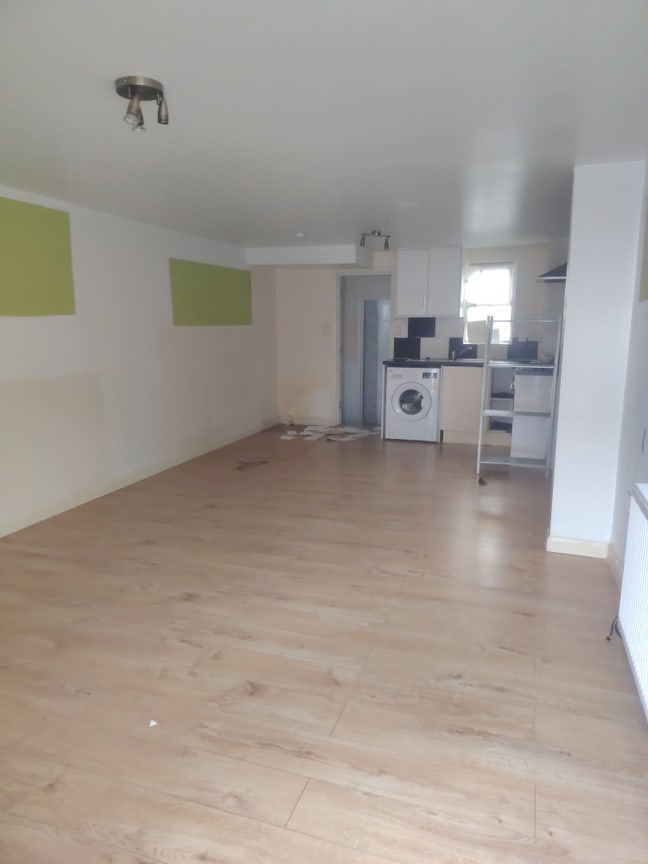 Studio flat for rent Main Photo