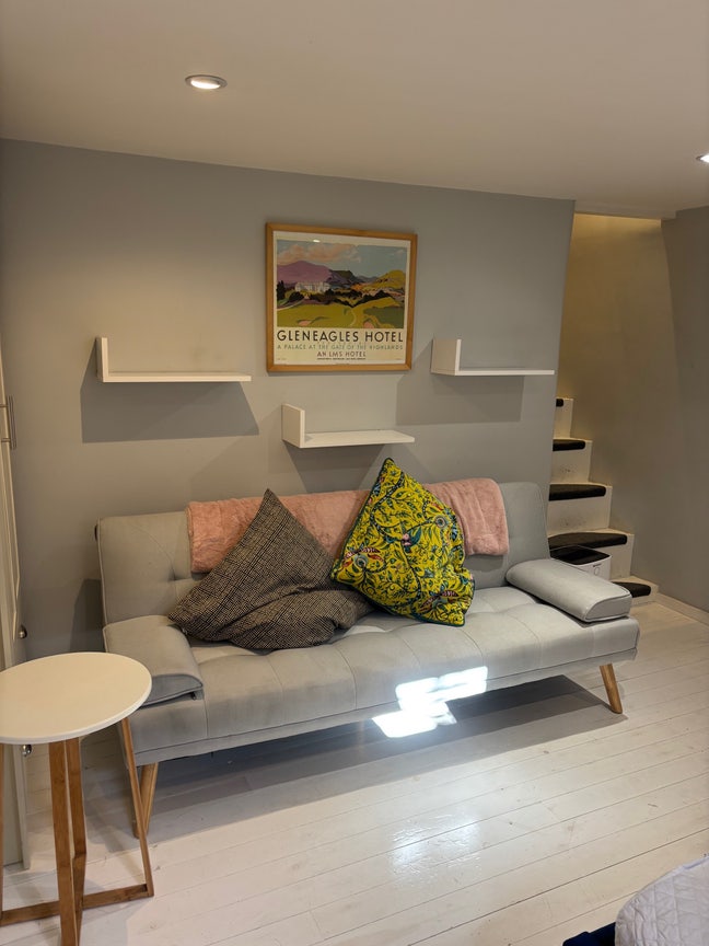 Large double room Main Photo
