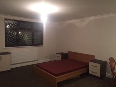 Very large room with en-suite bathroom  Main Photo