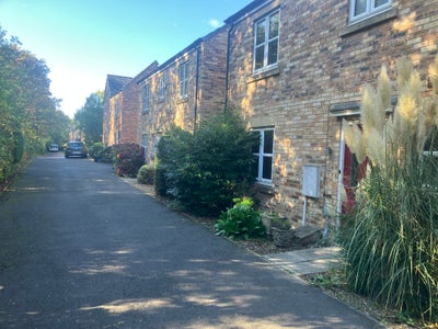 Great House Share on Quiet Estate Main Photo