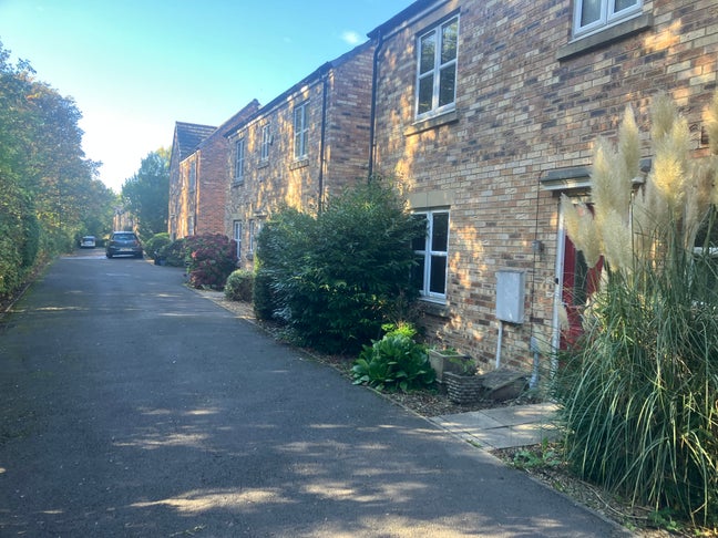 Great House Share on Quiet Estate Main Photo