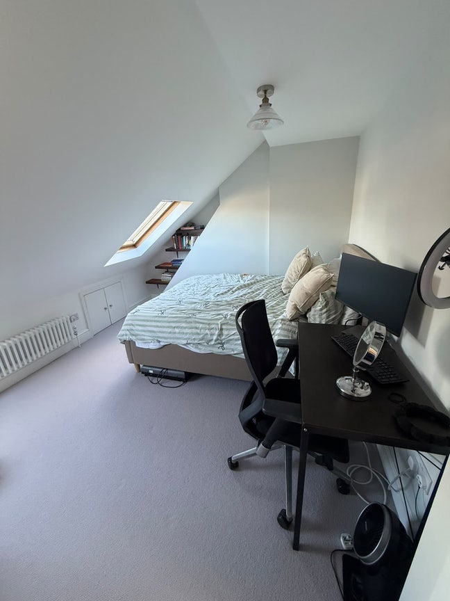 King size room + private bathroom in Streatham.  Main Photo