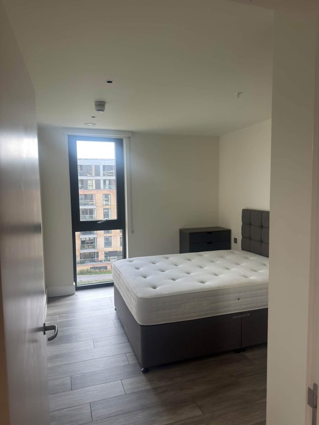 Urgent double room available in nice apartment  Main Photo