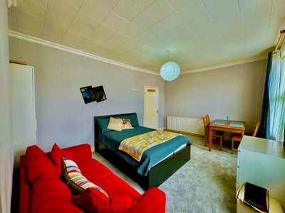 Massive Double Room. ( Bruce Grove ) Main Photo