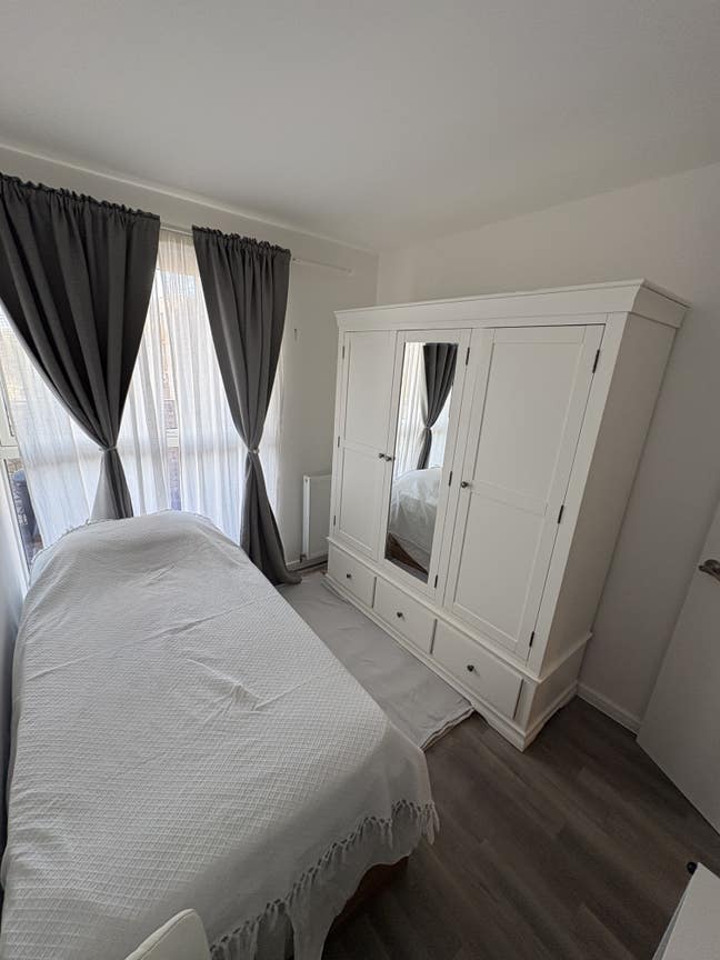 Modern Cozy Small Double Furnished Room To Let Main Photo