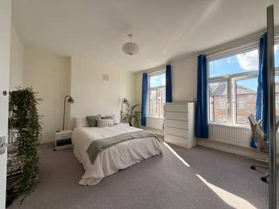 Spacious Double Room in Finsbury Park - bills incl Main Photo