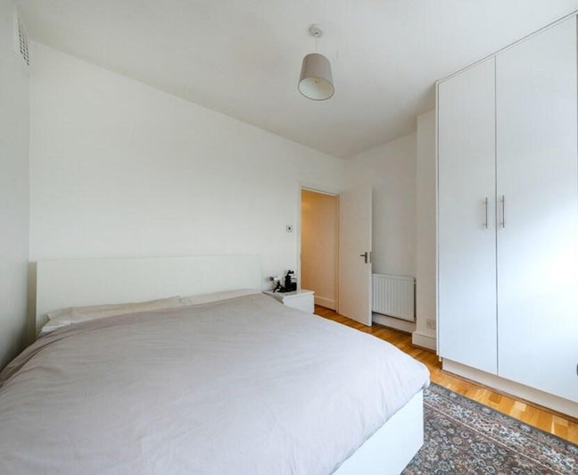 Furnished Double Room in 2 Bed Flat(Private Garden Main Photo
