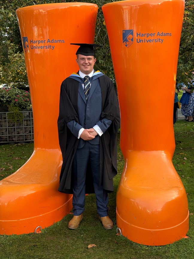 23 year old Male seeks a double room Main Photo