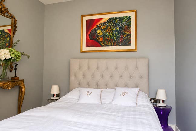 Midweek double bedroom & own bath in stylish flat Main Photo