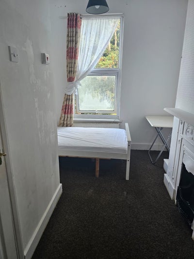 En Suite Barking - Furnished + Bills included  Main Photo