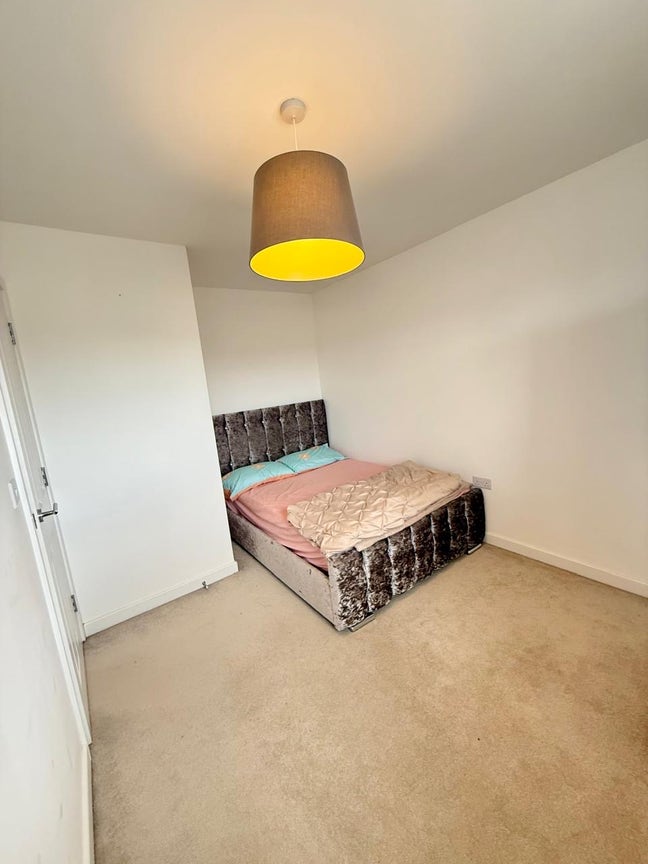 Double Bedroom. Furnished  Main Photo