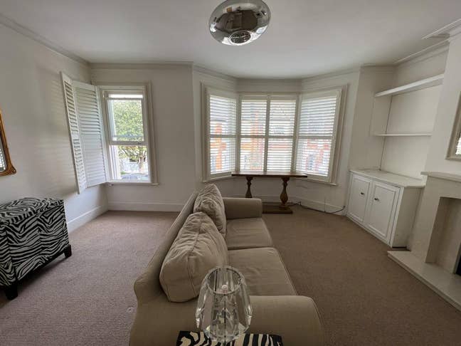 Share a spacious 2 bed flat in West Putney Main Photo