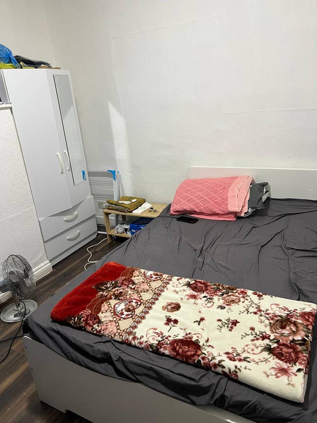 Large double bed room recently renovated. Main Photo
