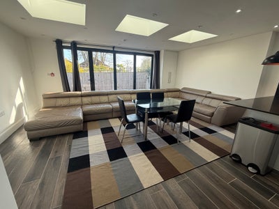  Luxury Ensuites Bills inc Croydon Main Photo