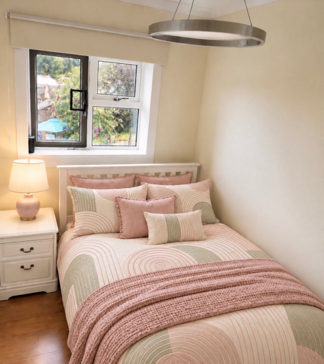 South-Facing Double Room + En-Suite Shower room Main Photo