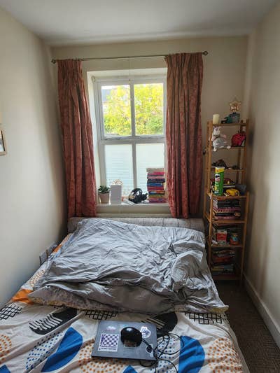 Single Bedroom + private bathroom - great location Main Photo