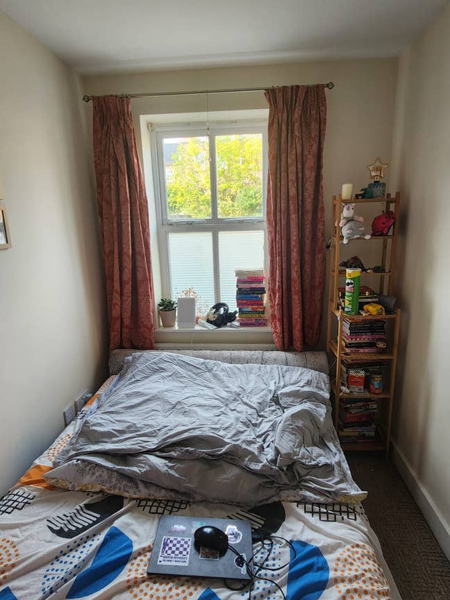 Single Bedroom + private bathroom - great location Main Photo