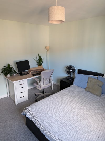 Bright double room in Haymarket Main Photo