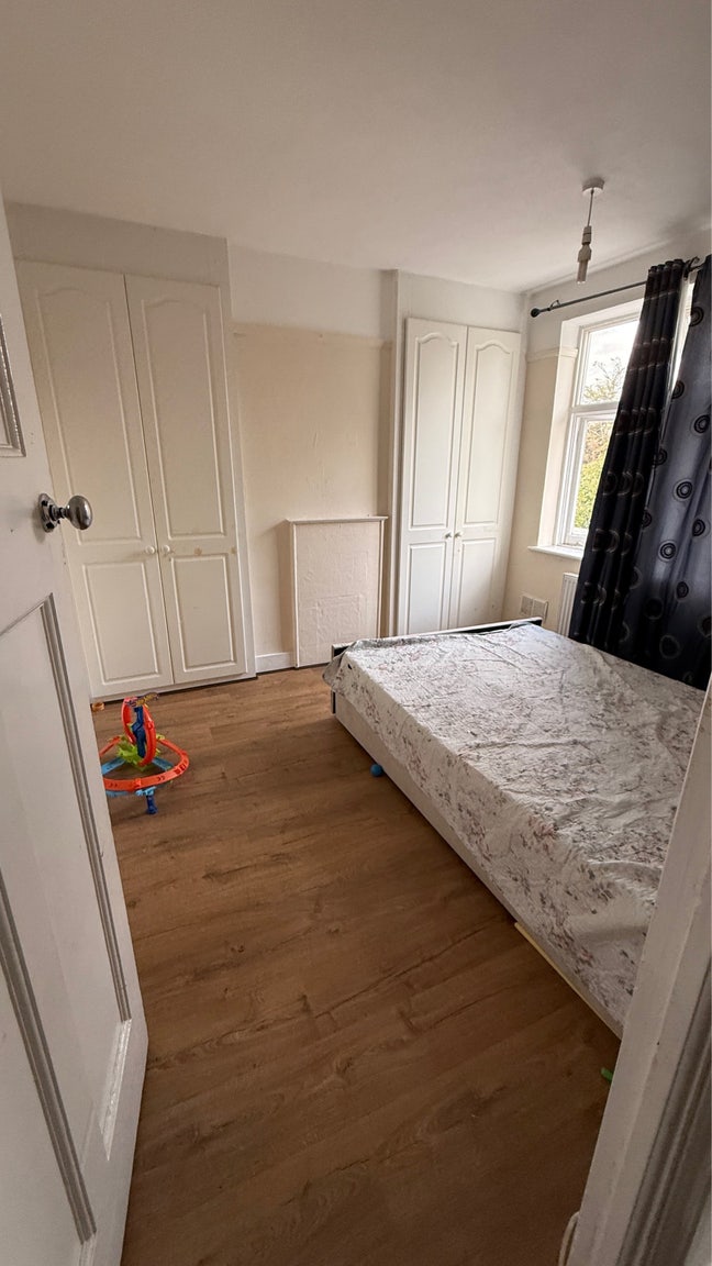 Furnished Double room available to rent Main Photo