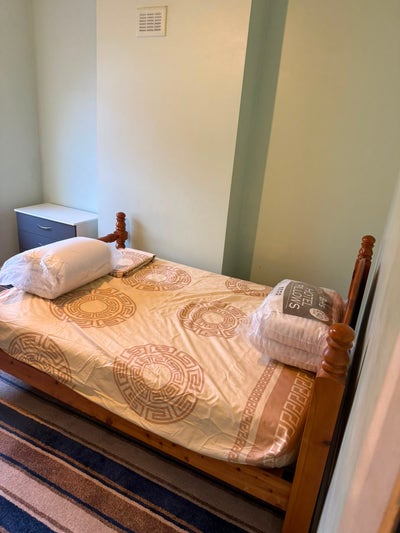 3 double bedrooms available now in Aston  Main Photo