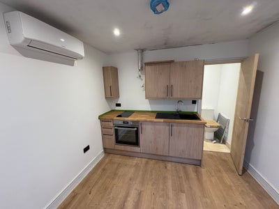 Small studio flat Cotham  Main Photo