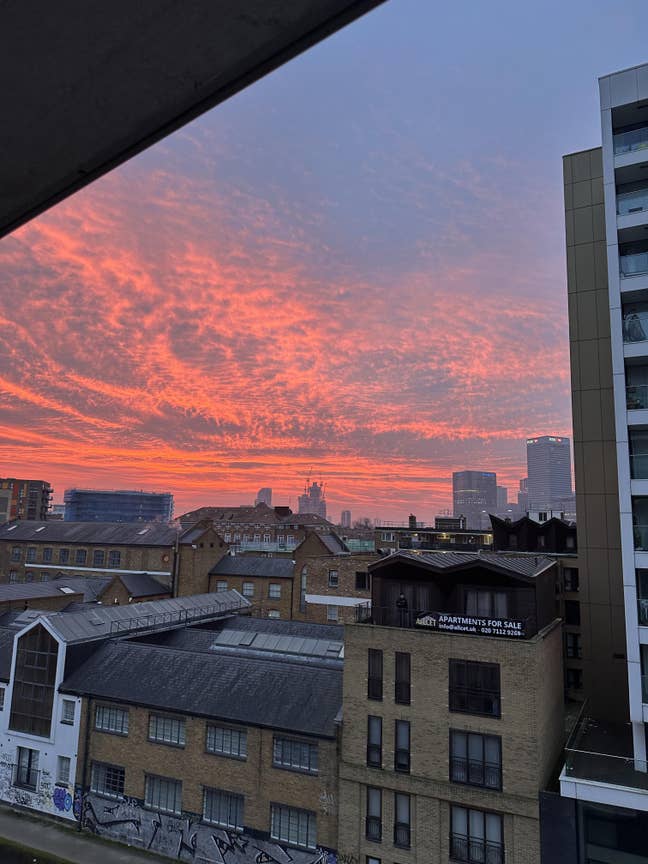 Sunny double in new-build E14 flat, huge balcony Main Photo