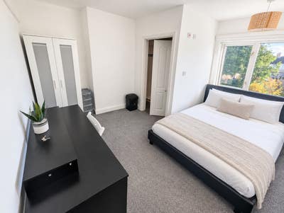 **🏠 LARGE En Suite Room - All Bills Included! Main Photo
