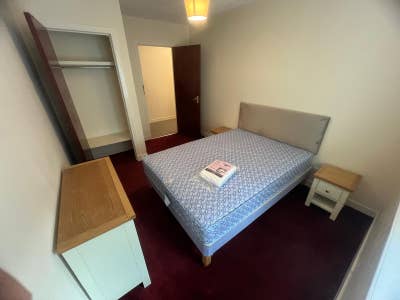 City centre flat with 2 female student flatmates Main Photo