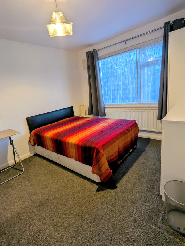 Double Ensuite in quiet house Main Photo