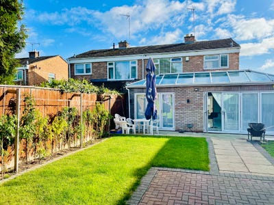 Large Double Room Available Immediately Main Photo