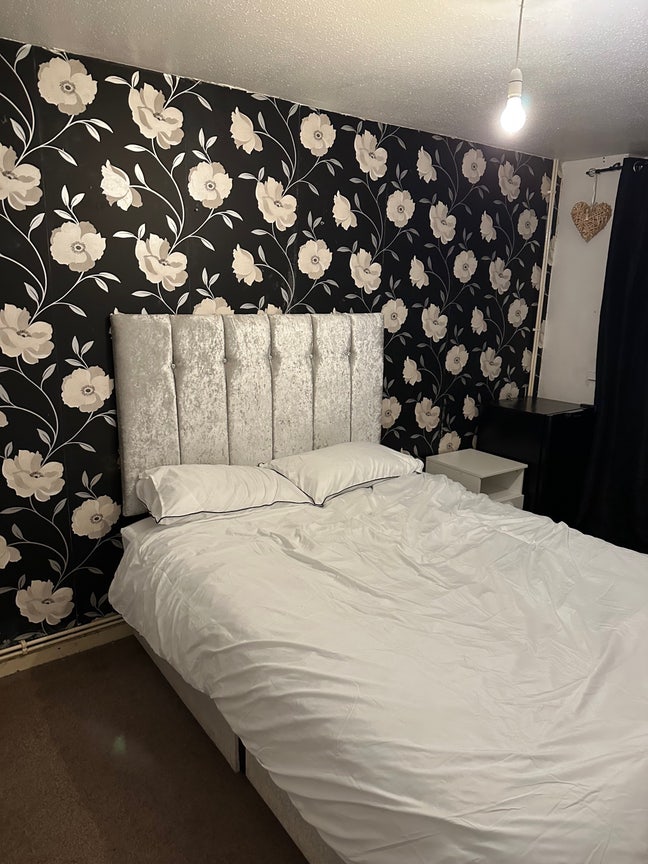 Large Double Room 5 Minute Walk to Trainstaion  Main Photo