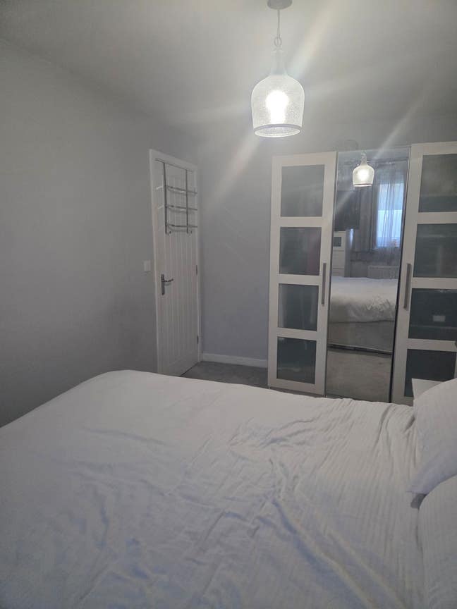 Double room available for female professional Main Photo