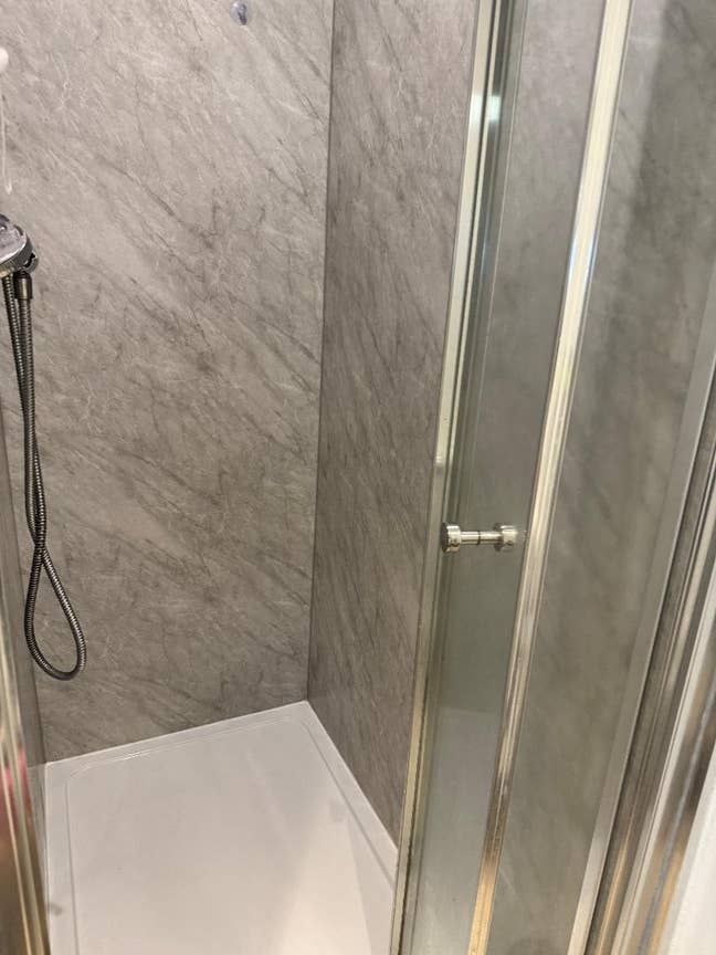 Double Bedroom with Private Ensuite Available for  Main Photo