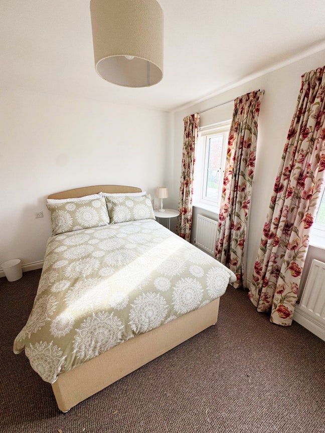 🏡 A spacious double room in a lovely home Main Photo