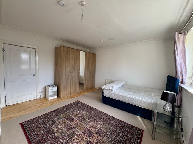 Large Furnished Room - Bills Inc - G73 1JB Main Photo