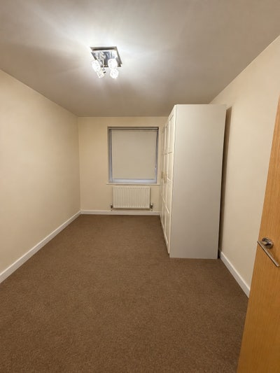 Looking for a female flatmate! :) Main Photo