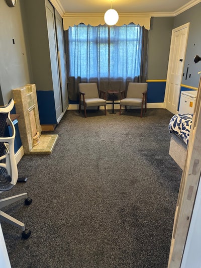 Spacious Furnished En-suite Room  Main Photo