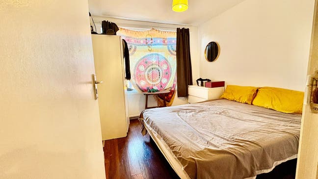Single with Private Living and Frigge - No Deposit Main Photo