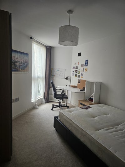 Double bedroom available for sublet  Main Photo