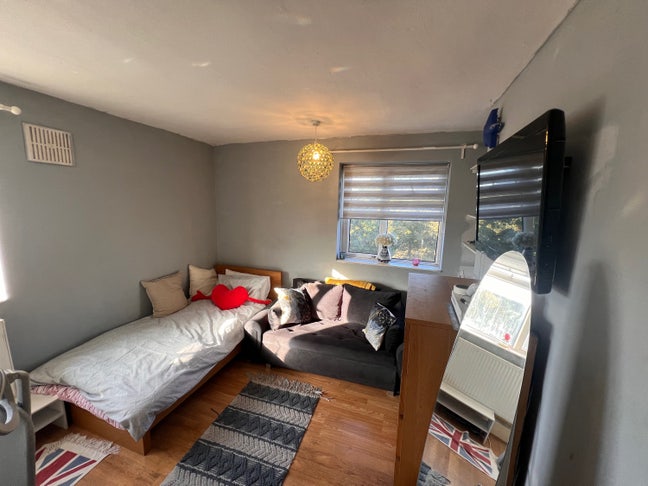 Single Room Females Preferred  Main Photo