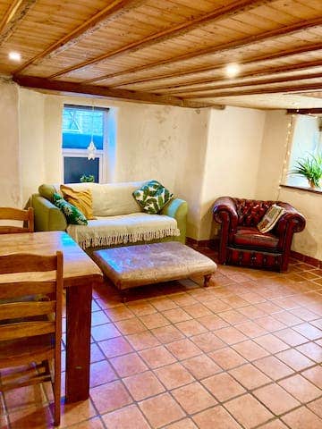 Beautiful 2bed apartment available now Main Photo